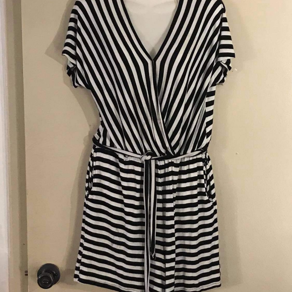 Harlow and Rose size medium black and white